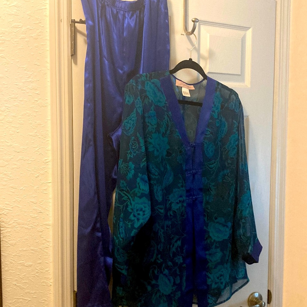 Jacalyn’s Studio Pajama Set